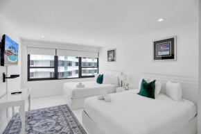 High floor 2BD with beach service 1616